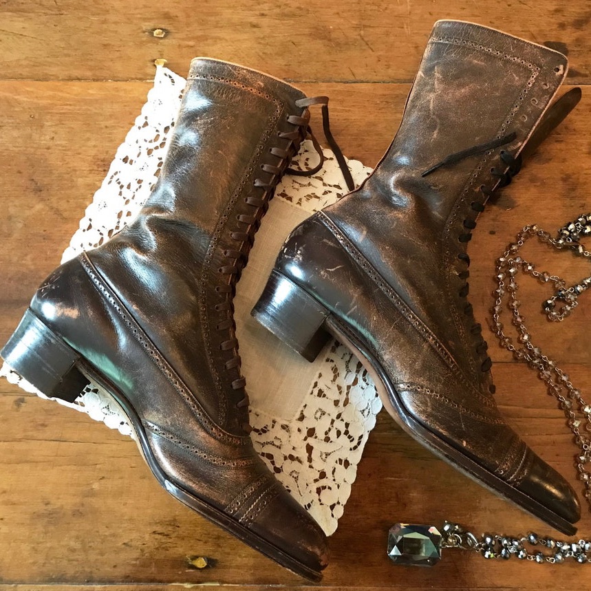 Antique Women’s Lace Up Boots